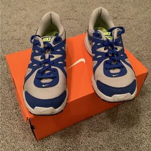 Nike Revolutions 2 Premium Men’s Blue and Gray Sneakers